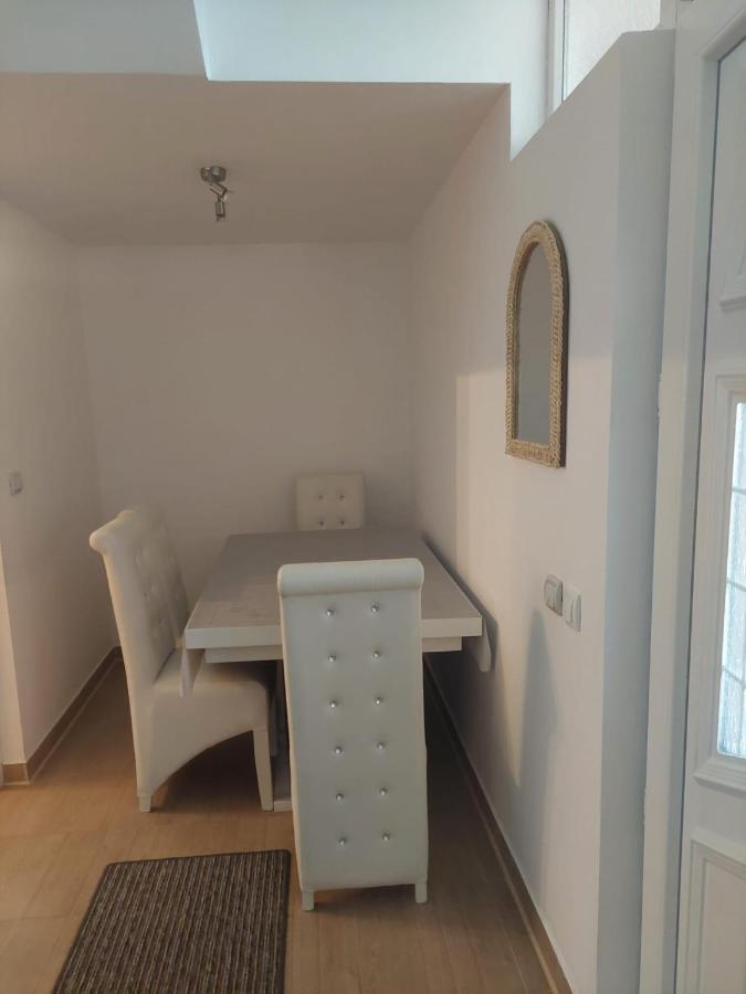 Apartman Anastasija Surčin Esterno foto